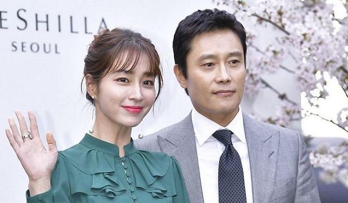 Lee Byung Hun từng bị công chúng chỉ trích vì ngoại tình sau lưng vợ đẹp