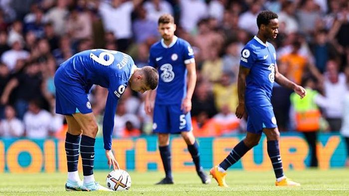 Chelsea vừa nhận thất bại 0-3 trên sân của Leeds