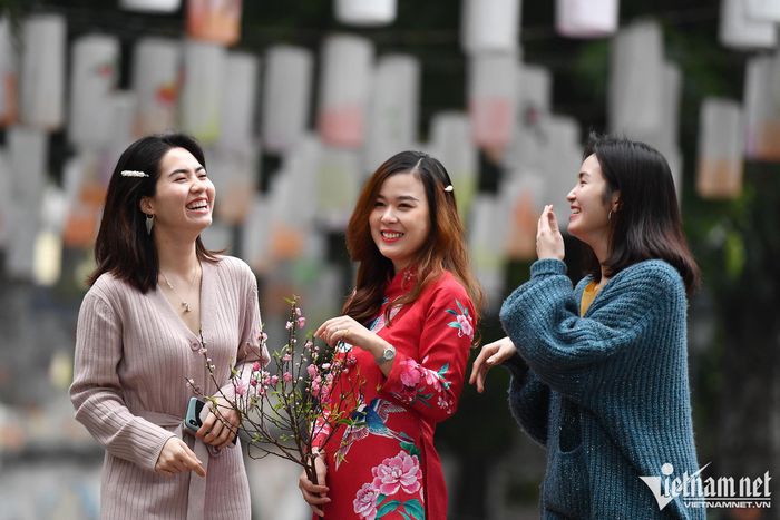 Hai phương án nghỉ Tết đang được Bộ LĐ-TB&XH lấy ý kiến các bộ ngành (Ảnh: Hoàng Hà)
