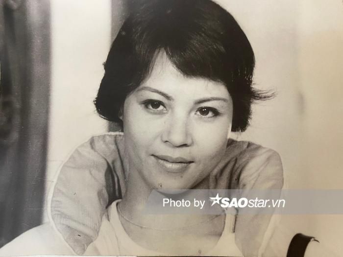 Bà vui vẻ khoe: "Hồi trẻ cô chỉ nặng hơn 40 kg thôi".