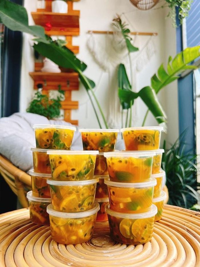 Cô nàng tự làm "chanh quất mật ong thanh mát, ngọt lòng" và cho biết tặng không bán khiến đồng nghiệp, bạn bè thi nhau đòi ship.