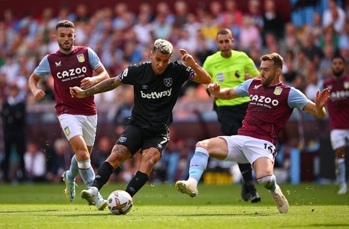  Gianluca Scamacca, tiền đạo tân binh trị giá 36 triệu euro của West Ham thi đấu nhạt nhòa trong suốt thời gian có mặt trên sân. Dấu ấn duy nhất của tuyển thủ Italy là cú sút bị thủ môn bắt gọn ở phút 62. 