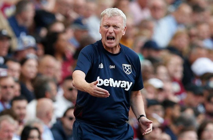  Ở bên kia chiến tuyến, David Moyes cùng học trò đã chấm dứt chuỗi 3 trận toàn thua. Cựu HLV Man United còn rất nhiều việc phải làm để giúp đội nhà tìm lại phong độ, đó là chưa kể việc West Ham còn phải phân phối sức cho đấu trường Europa Conference League. 