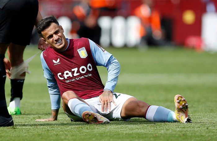  Trước khi thủng lưới, Aston Villa từng có thời điểm dồn ép đối thủ trong hiệp một. Tuy nhiên, đội bóng của HLV Steven Gerrard bất ngờ thi đấu chùng xuống ở hiệp hai. Chấn thương của Philippe Coutinho cũng khiến những đợt lên bóng của đội chủ nhà mất đi yếu tố đột biến. Những gì "The Villains" làm được chỉ là một cú sút xa chệch cột của Leon Bailey. 
