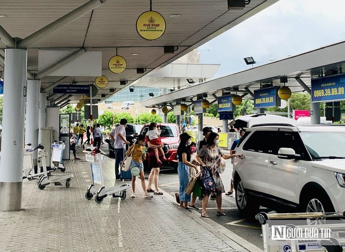 Câu chuyện ùn tắc, "bát nháo" tại khu vực sân bay Tân Sơn Nhất thời gian qua vẫn là "tâm điểm" nhưng vẫn chưa được giải quyết triệt để.