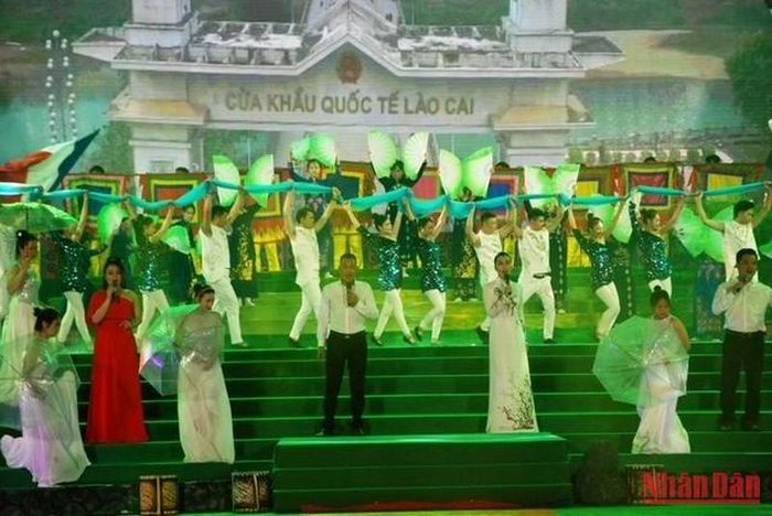 Tiết mục văn nghệ của thành phố Lào Cai.