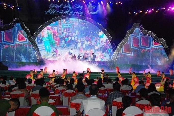 Chương trình nghệ thuật “Tinh hoa Tây Bắc”-2022 tại thành phố Lào Cai.