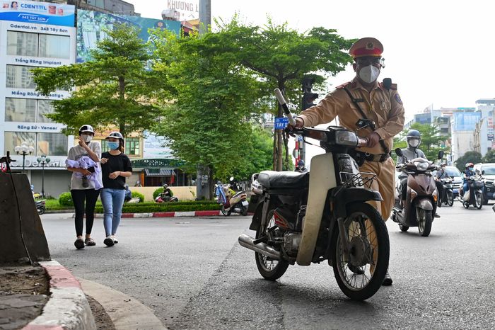  Thời gian tới, lực lượng tại nút giao ngoài Đội CSGT số 3 sẽ được tăng cường thêm từ Đội CSGT-TT Công an quận Đống Đa để tăng cường xử lý nạn tài xế đi ngược chiều. 