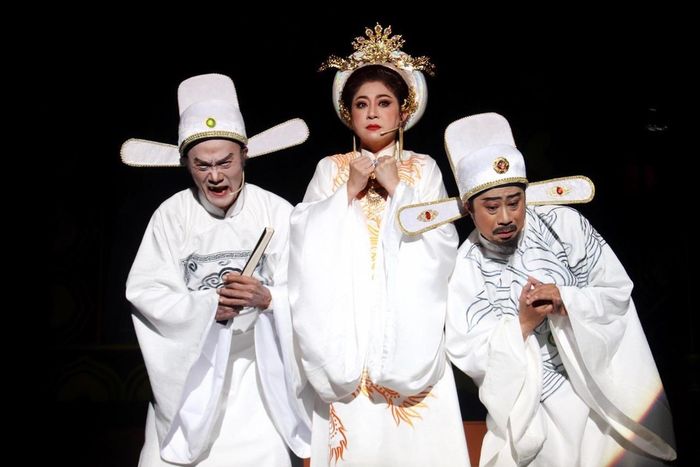 Bộ ba Tạ Thanh (do Tiến Phước thủ vai), Nguyễn Thị Anh (Thoại Mỹ) và Thanh Đông (Trịnh Khả) khuynh loát triều đình