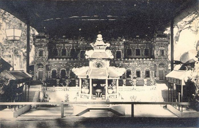 Điện Kiến Trung bằng giấy