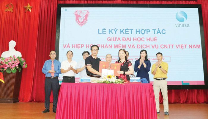 Đại học Huế ký kết hợp tác với Hiệp hội phần mềm và dịch vụ CNTT Việt Nam
