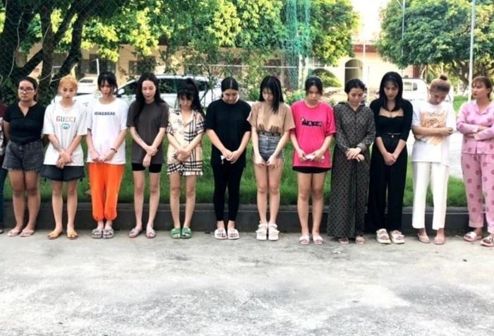 Nhóm người dương tính với ma túy. Ảnh: Công an Ninh Bình.