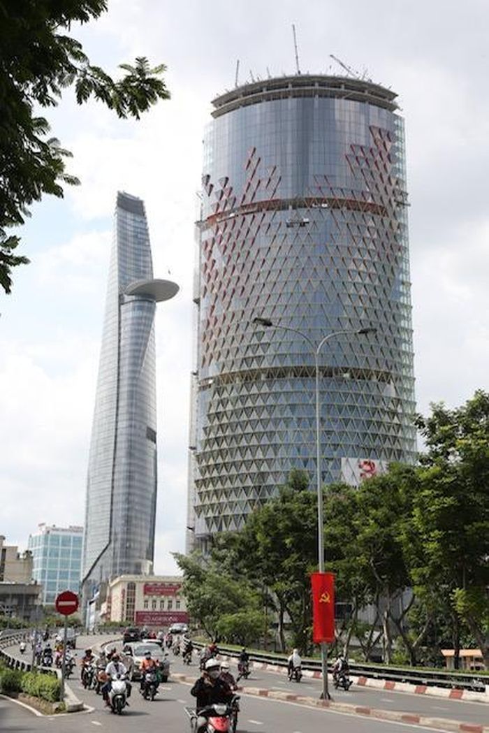 Đây cũng được xem là tòa nhà cao thứ 3 của TPHCM sau Landmark 81 và Bitexco.