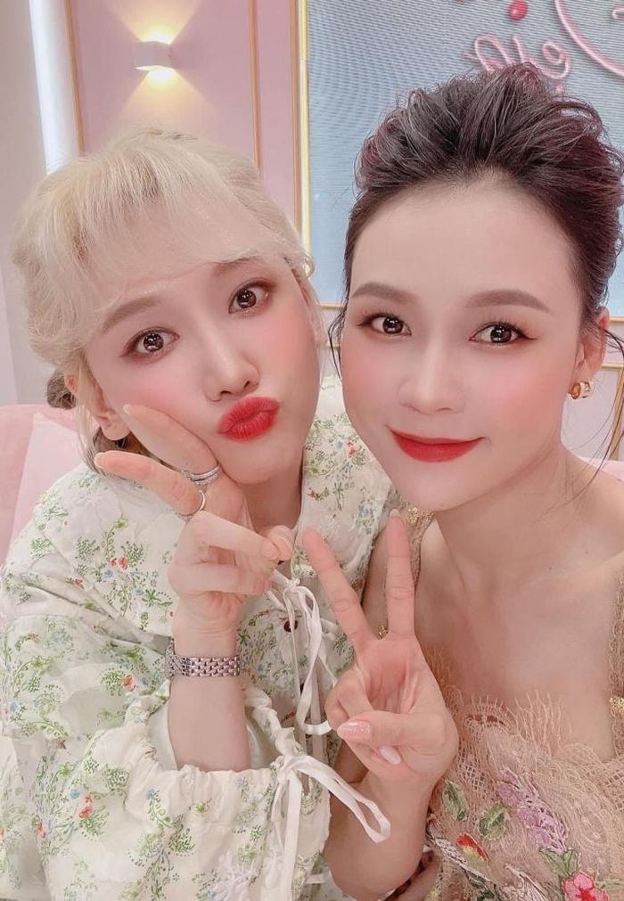 Hari Won ấn tượng thái độ làm việc chuyên nghiệp, tính thân thiện của Sam sau lần ghi hình chung.