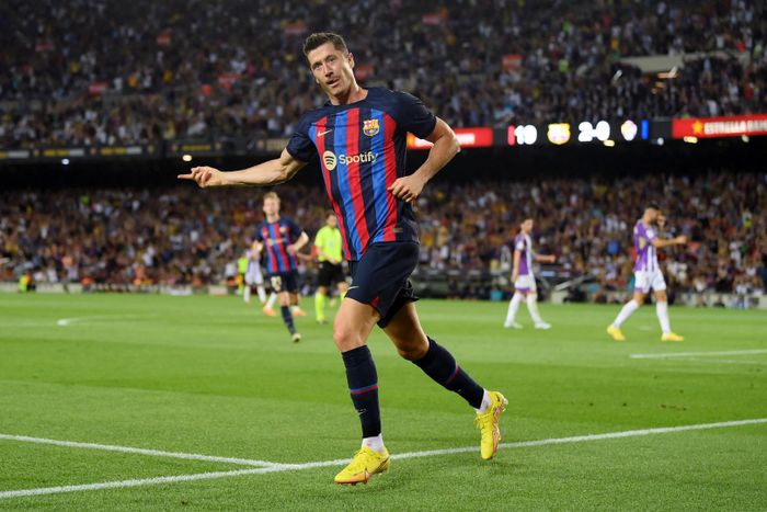 Lewandowski là tân bình bủng nổ nhất của Barca trong thế kỷ 21