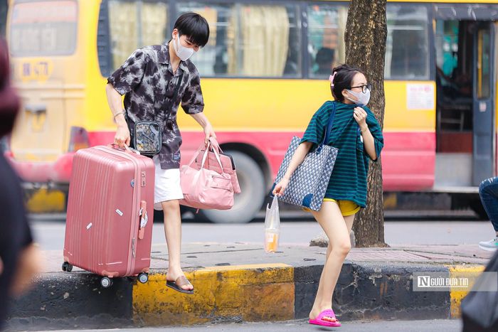 Cũng theo đại diện bến xe Giáp Bát, bến xe đã làm việc với các đơn vị vận tải hành khách và yêu cầu các đơn vị phải chuẩn bị đủ số lượng phương tiện tham gia vận chuyển hành khách từ hơn 1 tuần trước. 