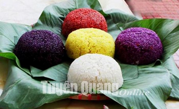 Xôi ngũ sắc.