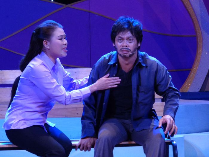 Ngọc Đợi và Võ Thành Phê trong vở “Con cò trắng”. Ảnh: H.K