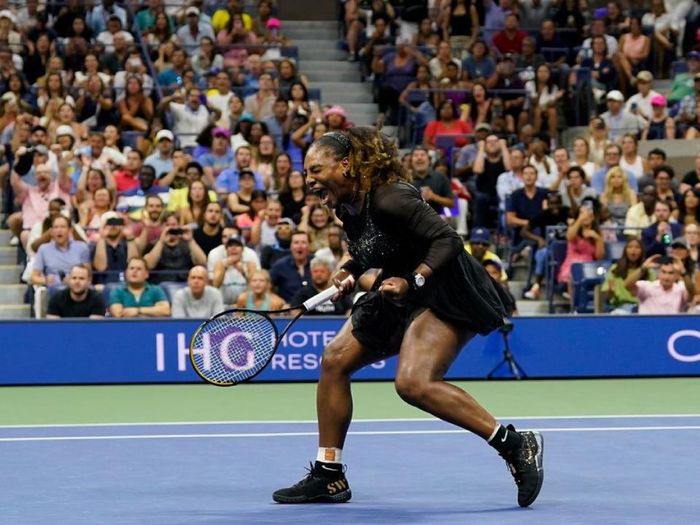 Màn ăn mừng đầy cảm xúc của Serena Williams sau khi giành chiến thắng