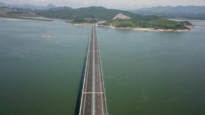Cầu Tiên Yên trên cao tốc Vân Đồn- Móng Cái dài 1,5km là cây cầu vượt biển lớn nhất trên tuyến