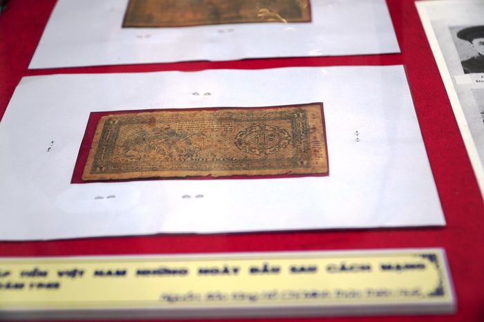 Tiền Việt Nam những ngày đầu sau Cách mạng tháng Tám 1945.