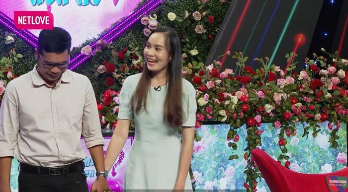 Chàng "thiếu gia" và nàng nhân viên ngân hàng quyết định bấm nút hẹn hò. 