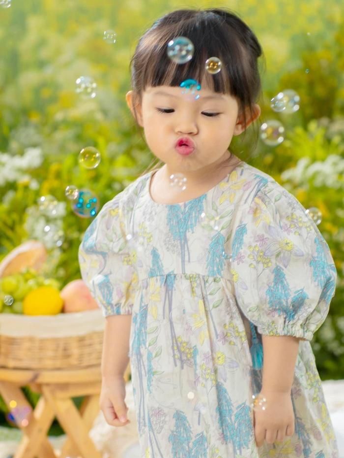 "Công chúa bánh bèo" Suchin lém lỉnh, được ba mẹ cưng chiều với bộ sưu tập đồ hiệu "khủng".