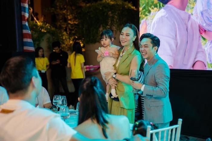 Trong một sự kiện, cô bé cũng khiến dân tình trầm trồ khi đeo đôi giày búp bê có giá 13 triệu đồng.