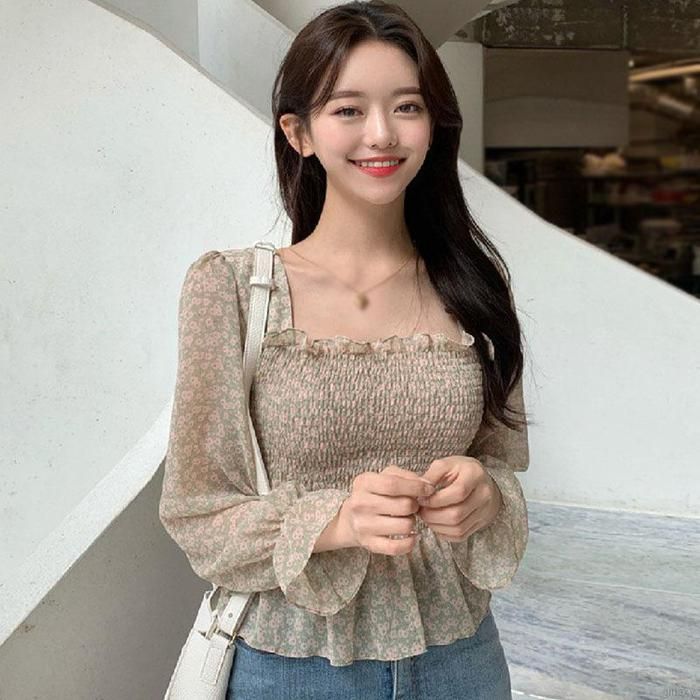 13. Mấy nàng nữ tính chắc chắn sẽ mê đắm mẫu áo blouse dáng babydoll này. Kiểu dáng này giúp bạn che các khuyết điểm như bắp tay to hay bụng mỡ. 