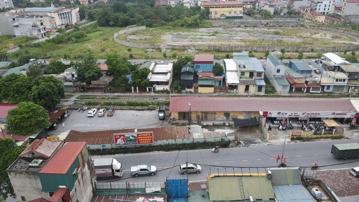 Mặt khác, tổ hợp ga Ngọc Hồi nằm cách ga Hà Nội khoảng 13km, có diện tích rộng 151ha, được TP Hà Nội công bố quy hoạch chi tiết từ năm 2014. Tàu khách tuyến quốc gia sẽ dừng ở ga này để giảm ách tắc cho nội đô thay vì dừng ở ga Hà Nội như hiện nay.