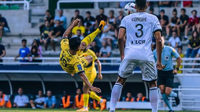 Cơ hội ra sân của Quang Hải ở Pau FC ngày càng khó khăn