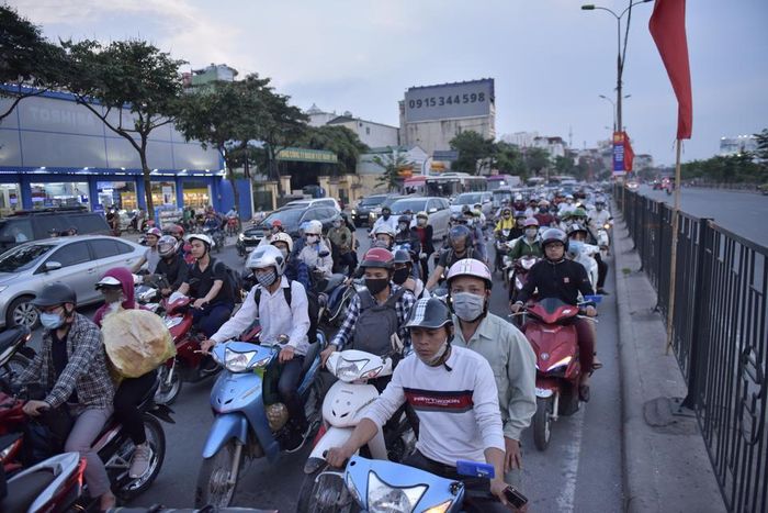 Ùn tắc giao thông trên đường Giải Phóng, Hà Nội vào giờ cao điểm. Ảnh: Phạm Hùng