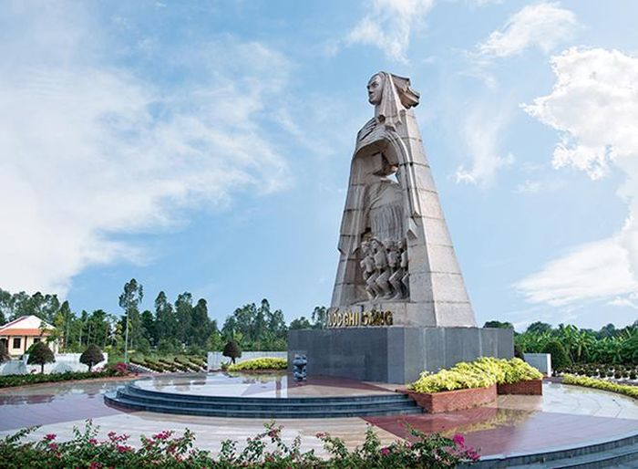 Tượng đài "Mẹ Tổ quốc" của Phan Gia Hương