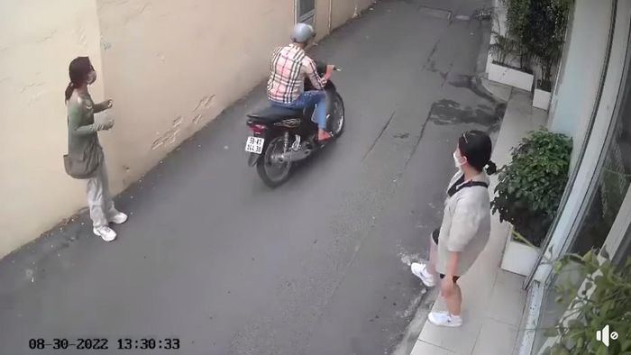 Nhiều người dù rất tức giận trước hành động trộm cướp của những đối tượng kia nhưng cũng ngán ngẩm bởi hành động quay phim, chụp hình sống ảo của các cô gái.