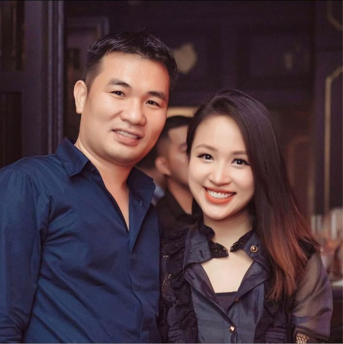 Nhiều cư dân mạng hài hước cho rằng bức ảnh trên "tỏa ra mùi tiền", khi là cuộc hội ngộ của các đại gia.
