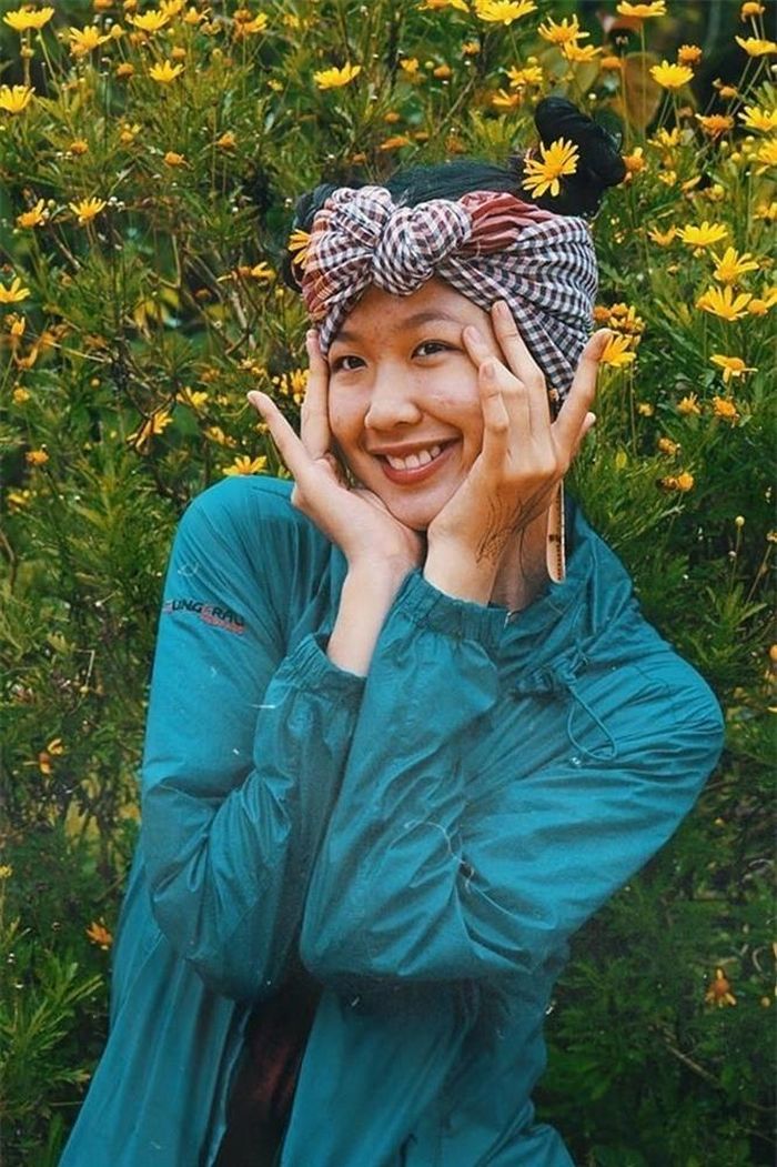 Trước khi trở thành á hậu cuộc thi Hoa hậu Thế giới Việt Nam, Bảo Ngọc thường xuất hiện với thời trang giản dị, gương mặt mộc, để lộ khuyết điểm hoặc chỉ dặm nhẹ chút son.