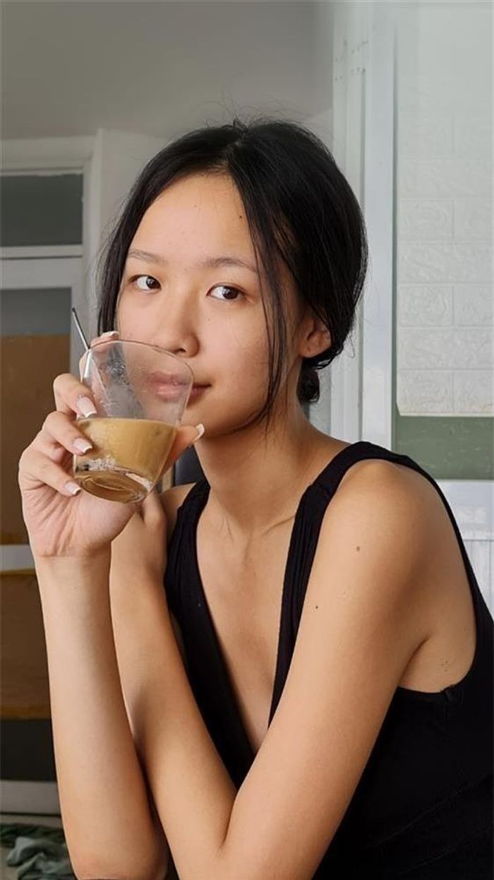 Làn da của Bảo Ngọc cũng khá sạm. 2 bên má cô nàng có phần sạm đen, sần sùi và lộ vết thâm do mụn. Tuy vậy, Bảo Ngọc hoàn toàn tự ti với vẻ ngoài của mình. Cô cho đó là những gì chân thật nhất và không muốn giấu giếm người hâm mộ của mình.