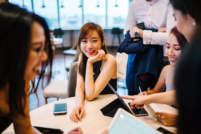 Hãy tập luyện một gương mặt ngoại giao để luôn ứng xử đúng mực