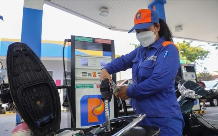 Ngày mai dự báo giá dầu tăng mạnh, giá xăng giảm nhẹ