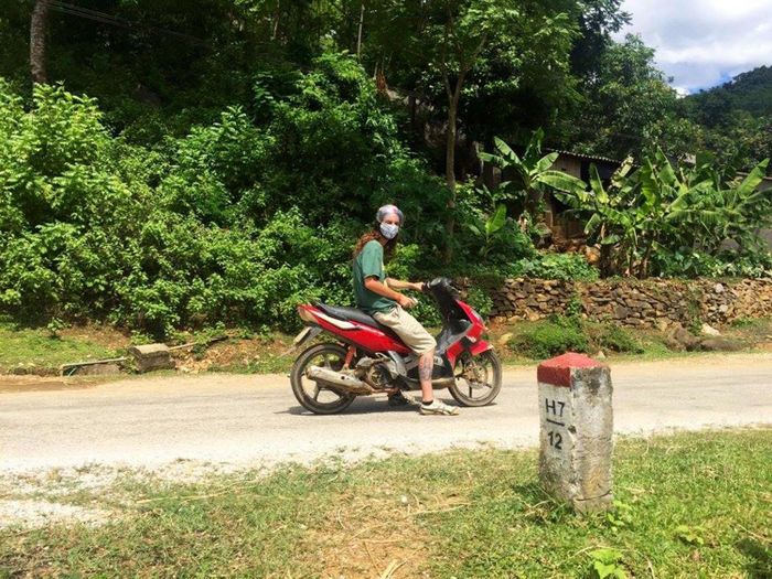 Paul Christiansen thích đi phượt bằng xe máy