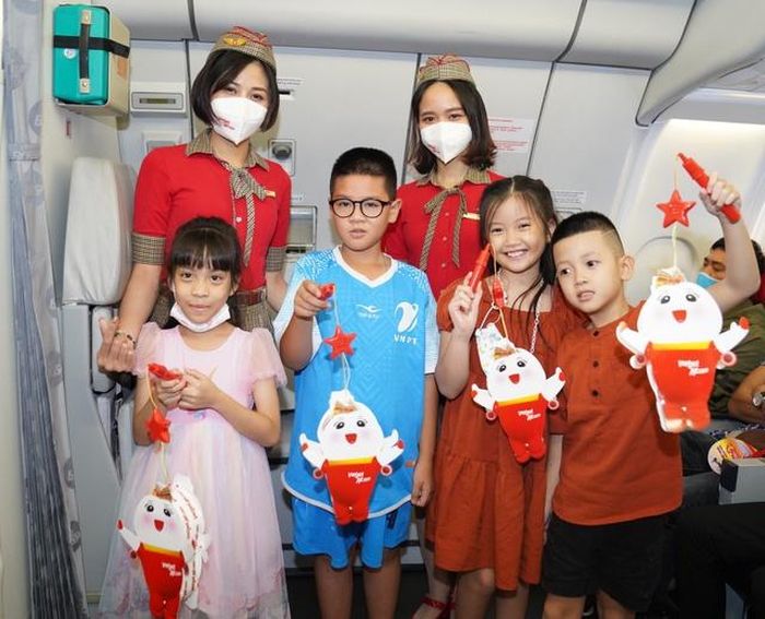 Món quà Trung thu Vietjet dành tặng cho các hành khách nhí trên chuyến bay