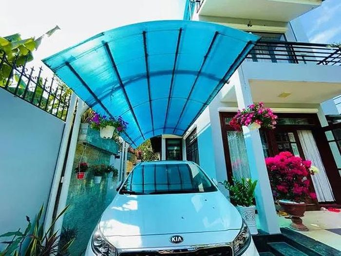 Dù đã sở hữu cho mình căn hộ riêng nhưng vì muốn con có không gian sống tốt nhất, vợ chồng Mạc Văn Khoa đã chuyển sang căn biệt thự đi thuê ở khu đất vàng ở Đảo Kim Cương (quận 2, TP HCM). Ảnh: FBNV
