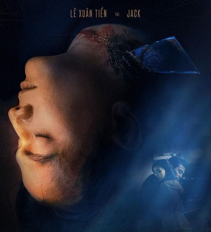 Lê Xuân Tiền gây hoang mang với hình ảnh chết chóc trên tấm poster nhân vật Jack. Anh bị miếng kính vỡ cắm vào phần cổ với bộ dạng gục chết. 