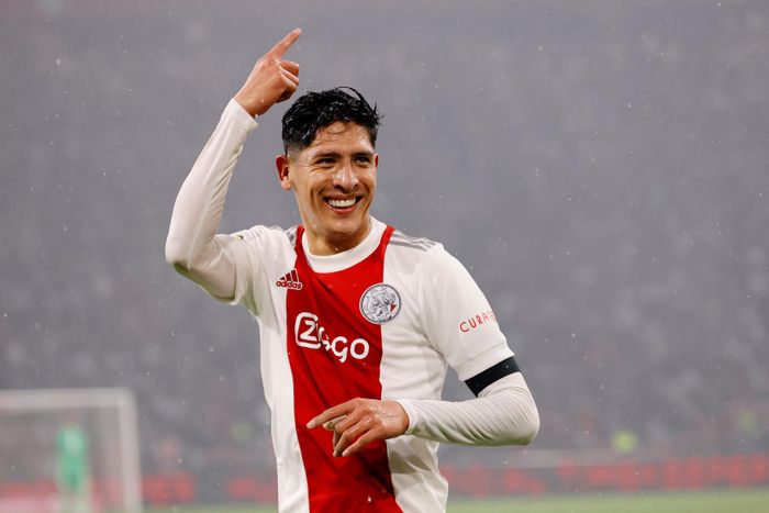 MU tranh Edson Alvarez với Chelsea