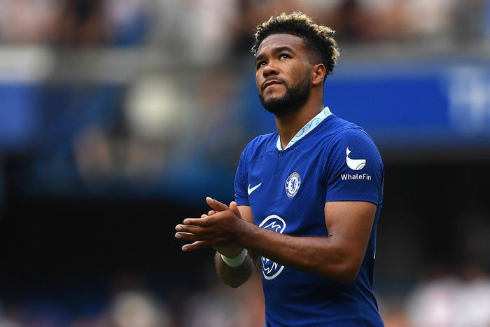 Chelsea chuẩn bị tăng lương cho James