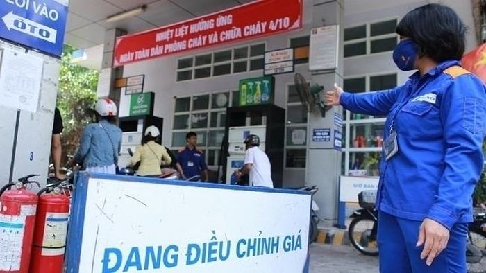 Giá xăng E5RON92 tối đa 23.359 đồng/lít.