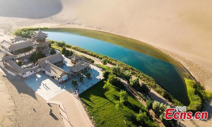 Đối với người Trung Hoa cổ đại, ốc đảo này được xem là cửa ngõ phía Tây của Trung Quốc.