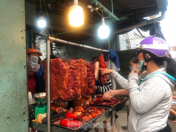 Thịt heo vẫn đứng ở mức giá cao dù sức mua rất chậm