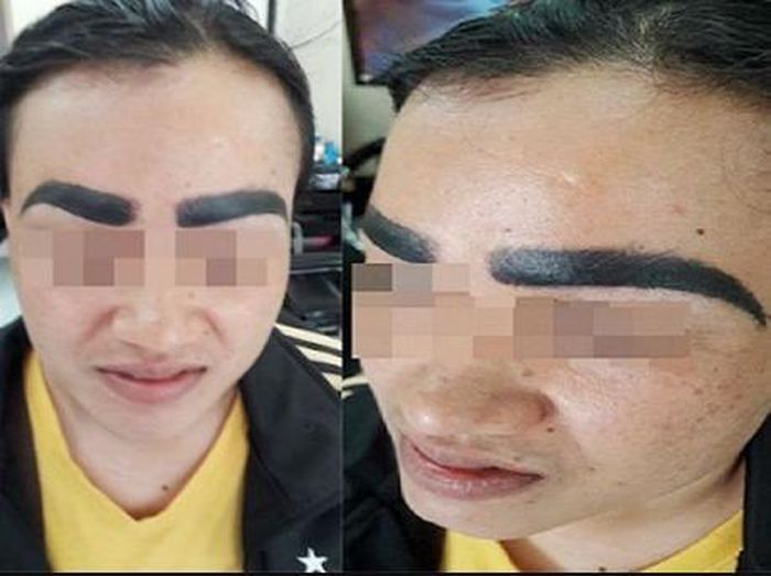 Cô nàng này đã được spa làm cho một cặp lông mày, thành phẩm trông như hai con đỉa, to khoảng một cm rất khó coi lại không hài hòa khuôn mặt.