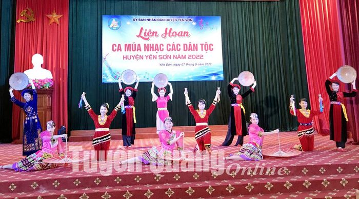 Hát, múa Tuyên Quang vào hội của đội văn nghệ xã Mỹ Bằng (Yên Sơn).